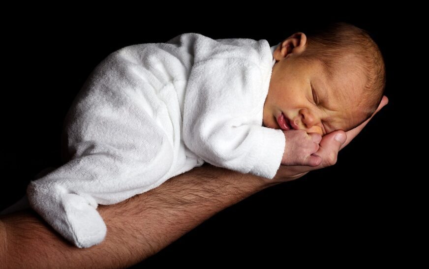 The Ultimate Newborn Sleep Schedule: What to Expect in the First 3 Months 