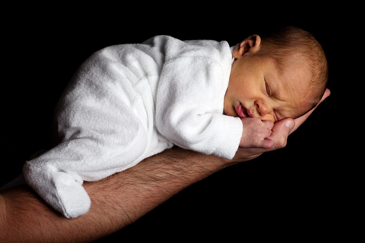 The Ultimate Newborn Sleep Schedule: What to Expect in the First 3 Months 